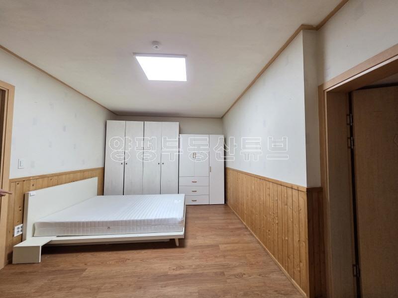 2차선 도로 접근성 좋고, 넓은 잔디 정원을 누릴 수 있으며 1.5억의 저렴한 전세_9