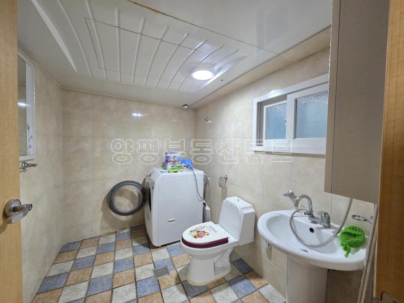 2차선 도로 접근성 좋고, 넓은 잔디 정원을 누릴 수 있으며 1.5억의 저렴한 전세_15