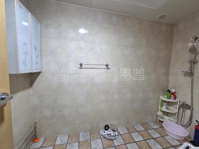 2차선 도로 접근성 좋고, 넓은 잔디 정원을 누릴 수 있으며 1.5억의 저렴한 전세_16