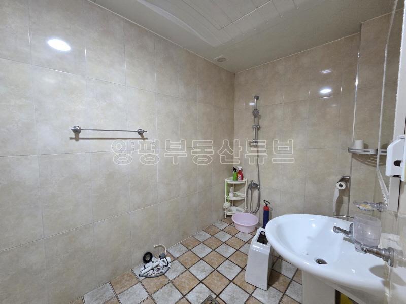 2차선 도로 접근성 좋고, 넓은 잔디 정원을 누릴 수 있으며 1.5억의 저렴한 전세_17