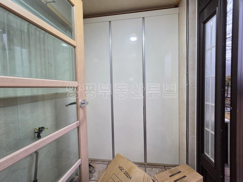 2차선 도로 접근성 좋고, 넓은 잔디 정원을 누릴 수 있으며 1.5억의 저렴한 전세_18