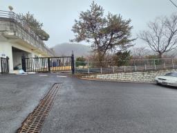 2차선 도로 접근성 좋고, 넓은 잔디 정원을 누릴 수 있으며 1.5억의 저렴한 전세_썸네일_19