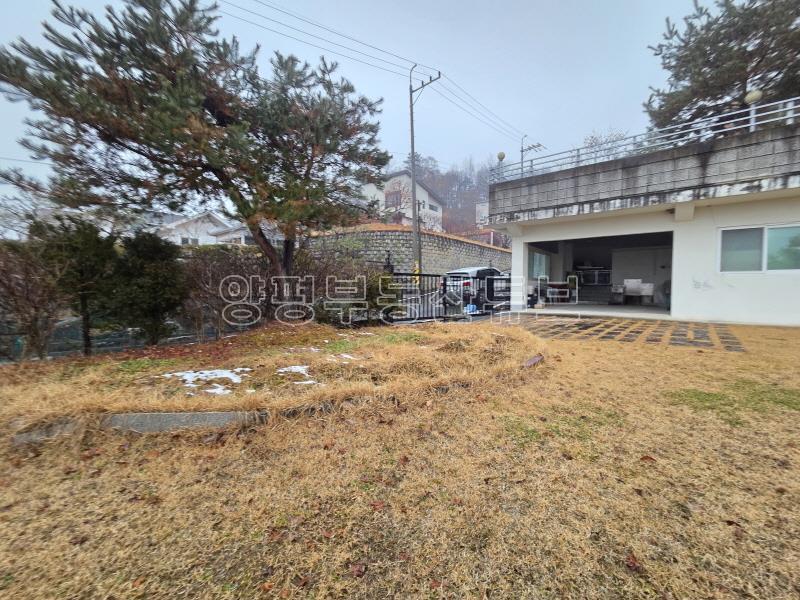 2차선 도로 접근성 좋고, 넓은 잔디 정원을 누릴 수 있으며 1.5억의 저렴한 전세_20