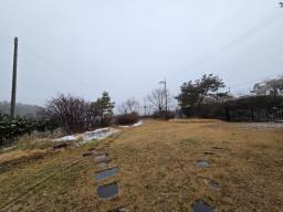 2차선 도로 접근성 좋고, 넓은 잔디 정원을 누릴 수 있으며 1.5억의 저렴한 전세_썸네일_23