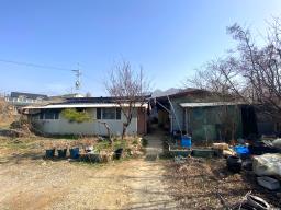 37번국도 인근의 계획관리지역 평지에 있는 투자와 거주에 적합한 저렴한 농가주택