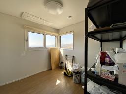 백운봉에서 흐르는 계곡과 숲의 향기를 품은 마을에 위치한 전원주택_썸네일_13