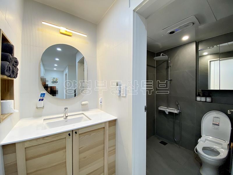 백운봉에서 흐르는 계곡과 숲의 향기를 품은 마을에 위치한 전원주택_15