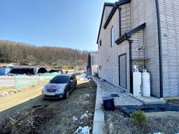 백운봉에서 흐르는 계곡과 숲의 향기를 품은 마을에 위치한 전원주택_썸네일_17