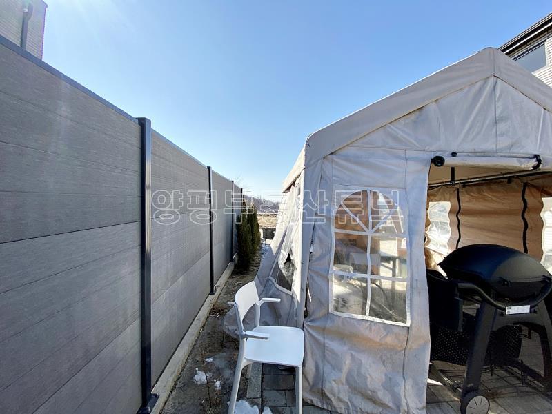 백운봉에서 흐르는 계곡과 숲의 향기를 품은 마을에 위치한 전원주택_18