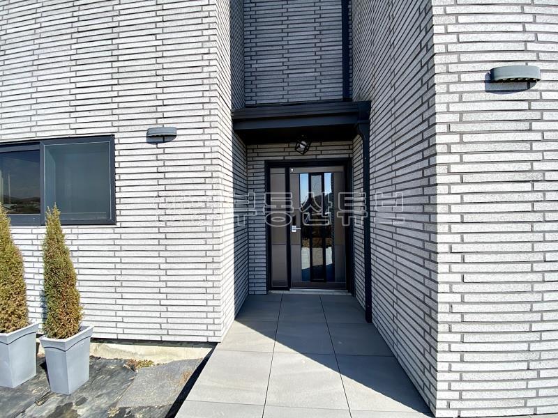 백운봉에서 흐르는 계곡과 숲의 향기를 품은 마을에 위치한 전원주택_23