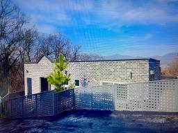 조용하고 평화로운 숲속에 자리한 저렴하고 예쁜 전원주택