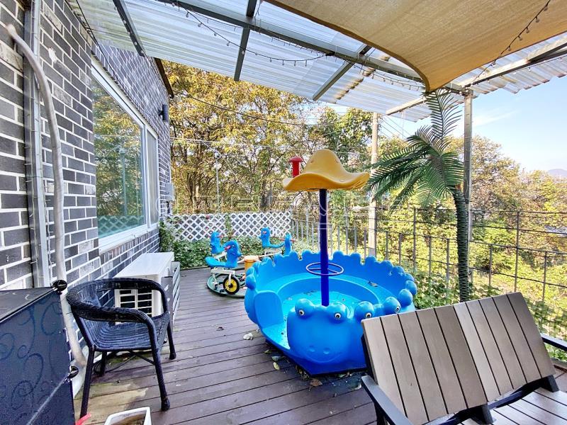 조용하고 평화로운 숲속에 자리한 저렴하고 예쁜 전원주택_15