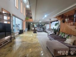 카페같이 예쁜 집! 전망 좋은 숲세권과 단열좋은 직영건축! 수영장도 있고 태양광시설까지!_썸네일_5