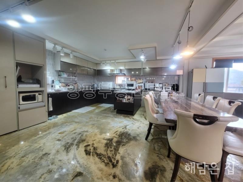 카페같이 예쁜 집! 전망 좋은 숲세권과 단열좋은 직영건축! 수영장도 있고 태양광시설까지!_7