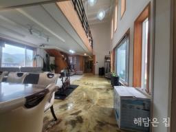 카페같이 예쁜 집! 전망 좋은 숲세권과 단열좋은 직영건축! 수영장도 있고 태양광시설까지!_썸네일_14