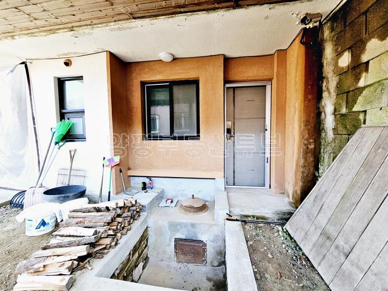 국유지 숲으로 둘러쌓인 아늑한 곳에 황토방 있는 넓은 토지의 단층 전원주택_2