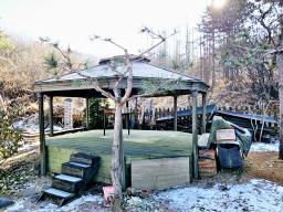 국유지 숲으로 둘러쌓인 아늑한 곳에 황토방 있는 넓은 토지의 단층 전원주택_썸네일_10