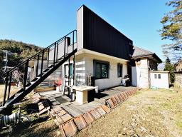 국유지 숲으로 둘러쌓인 아늑한 곳에 황토방 있는 넓은 토지의 단층 전원주택_썸네일_14