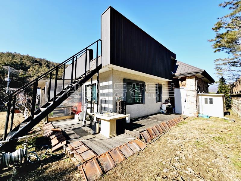 국유지 숲으로 둘러쌓인 아늑한 곳에 황토방 있는 넓은 토지의 단층 전원주택_14