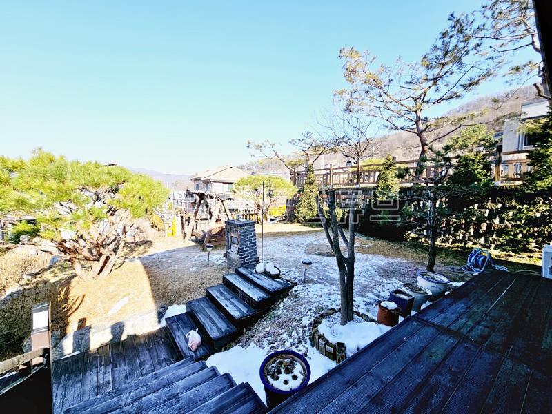 국유지 숲으로 둘러쌓인 아늑한 곳에 황토방 있는 넓은 토지의 단층 전원주택_20