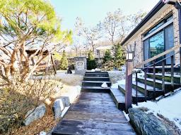 국유지 숲으로 둘러쌓인 아늑한 곳에 황토방 있는 넓은 토지의 단층 전원주택_썸네일_21