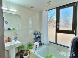 남한강조망되는 철근콘크리트 건축주택! 단지형에 지열보일러로 단열효과 끝내주며 강상면생활권_썸네일_1