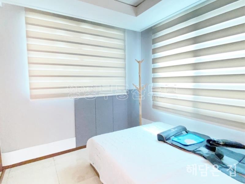 중원천이 뒤쪽에 흐르며 넓고 산세권이 펼쳐진 단지 내 주택_7