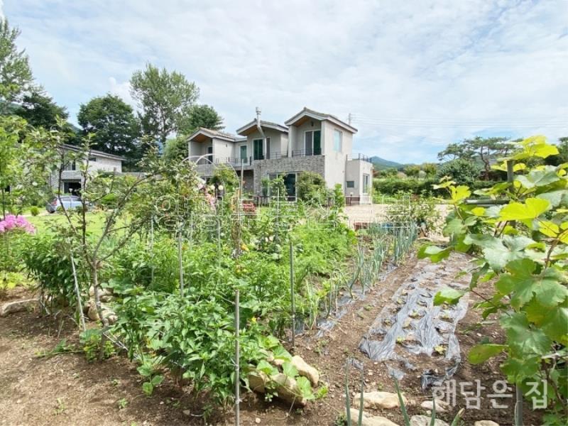 중원천이 뒤쪽에 흐르며 넓고 산세권이 펼쳐진 단지 내 주택_9