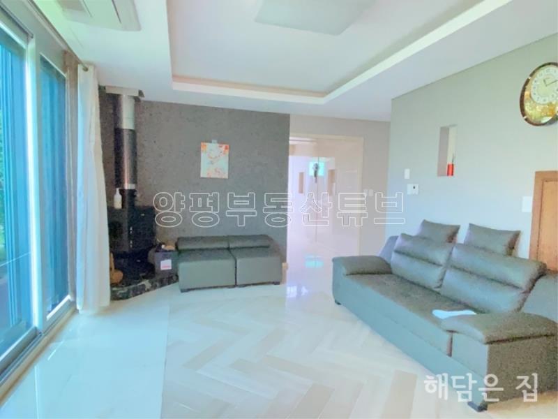 중원천이 뒤쪽에 흐르며 넓고 산세권이 펼쳐진 단지 내 주택_13