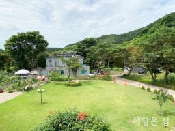 중원천이 뒤쪽에 흐르며 넓고 산세권이 펼쳐진 단지 내 주택_썸네일_16