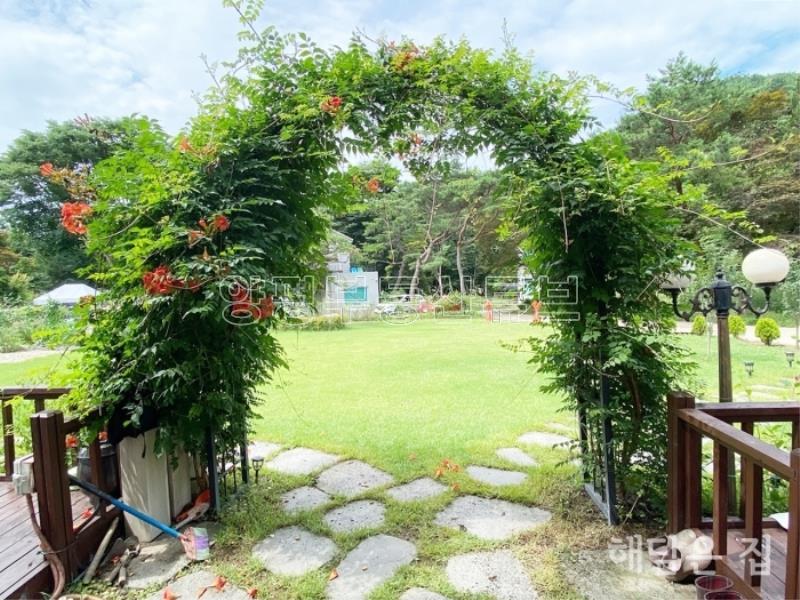 중원천이 뒤쪽에 흐르며 넓고 산세권이 펼쳐진 단지 내 주택_17