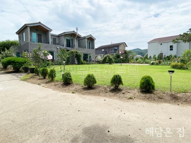 중원천이 뒤쪽에 흐르며 넓고 산세권이 펼쳐진 단지 내 주택_18