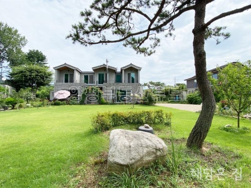 중원천이 뒤쪽에 흐르며 넓고 산세권이 펼쳐진 단지 내 주택_21