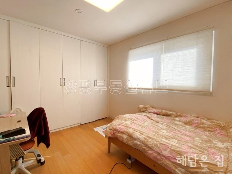 양평시내 가까운 네모반듯한 토지의 남향 주택!파고라 주차에 규조토시공으로 습기 걱정 NO!_2