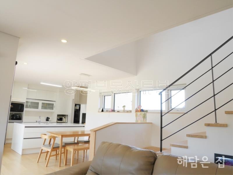 양평시내 가까운 네모반듯한 토지의 남향 주택!파고라 주차에 규조토시공으로 습기 걱정 NO!_8