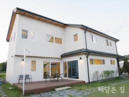 양평시내 가까운 네모반듯한 토지의 남향 주택!파고라 주차에 규조토시공으로 습기 걱정 NO!