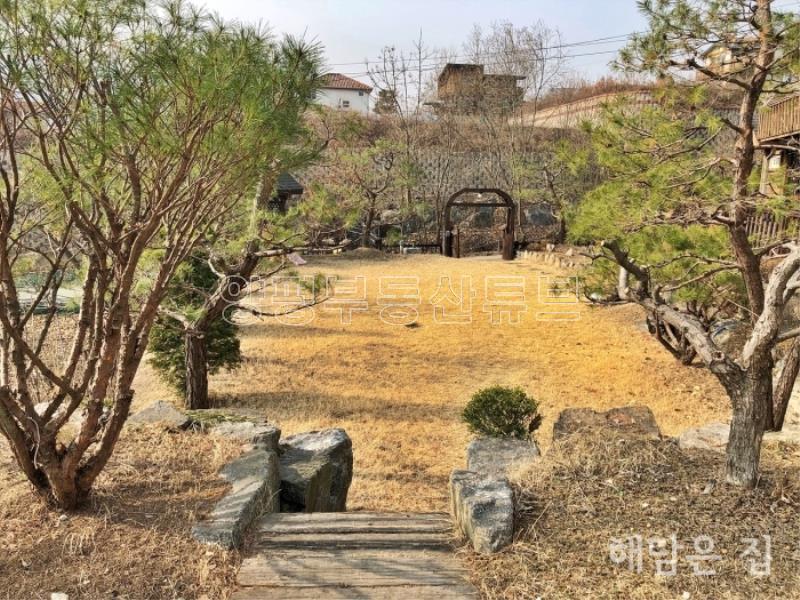 파격적인 가격할인! 4억 가격내린 남향 철근콘크리트 600평 산자락 영구조망 2층 강조망!_3