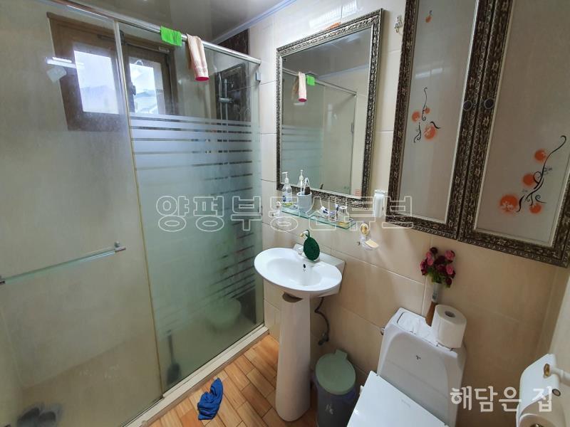 강상초등학교 인근 동향 철.콘 전원주택,깔끔한 정원에 독립적인 평탄지_7