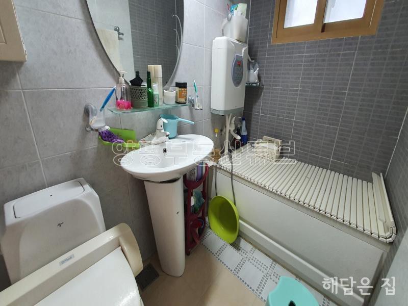 강상초등학교 인근 동향 철.콘 전원주택,깔끔한 정원에 독립적인 평탄지_9