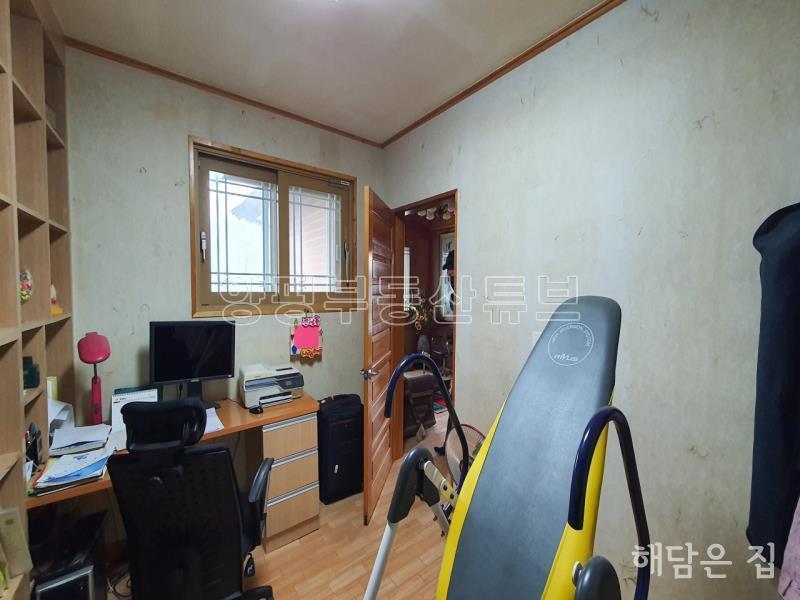 강상초등학교 인근 동향 철.콘 전원주택,깔끔한 정원에 독립적인 평탄지_10