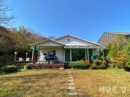 가성비 좋은 3억대로 값싼 약 240평 부지의 남향 주택!소나무가 경계수로 프라이빗함 업!