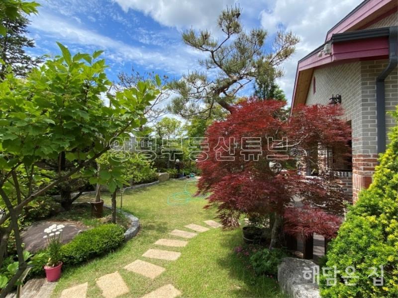 조현초등학교 8분거리 남향 주택.연못이 포함된 정원 잘 관리되어있습니다_9