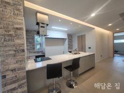 매매,전세 동시 진행중! 계곡이 도보거리에 있는 숲세권 독립적 남향 철근콘크리트 신축 주택_썸네일_6