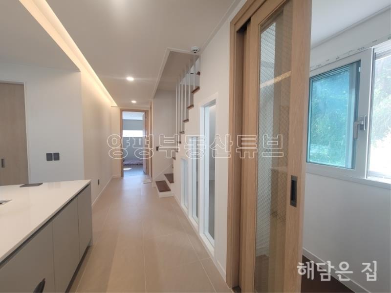 매매,전세 동시 진행중! 계곡이 도보거리에 있는 숲세권 독립적 남향 철근콘크리트 신축 주택_7