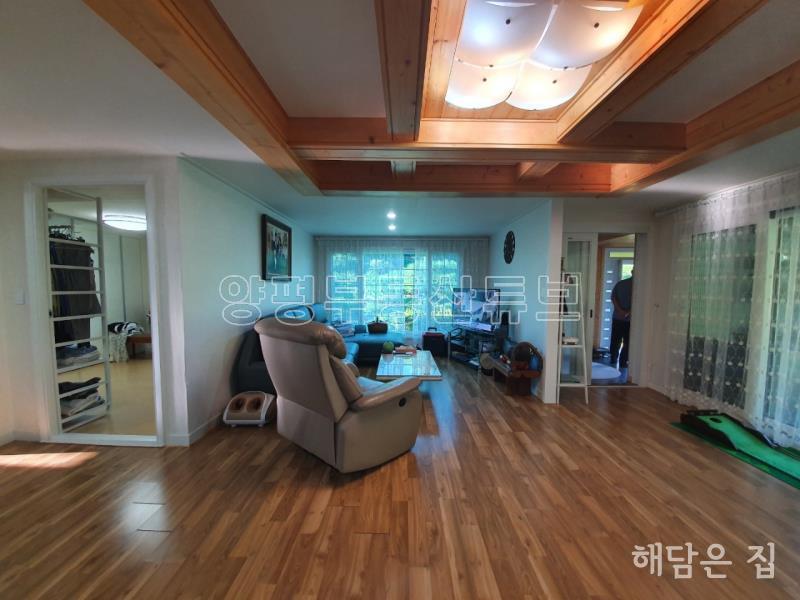 옥천면 신복리에 위치한 숲세권 개울이 있는 예쁜 마을 속 전원주택_1