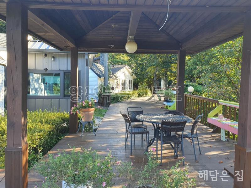 옥천면 신복리에 위치한 숲세권 개울이 있는 예쁜 마을 속 전원주택_2