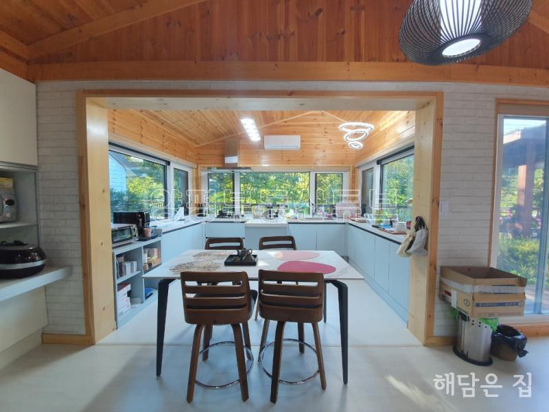 옥천면 신복리에 위치한 숲세권 개울이 있는 예쁜 마을 속 전원주택_8