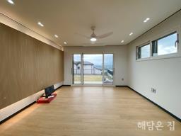 2층 시원하게 강조망되는 신축 주택! 잘 관리된 잔디마당과 교행가능한 단지 내 도로!_썸네일_10