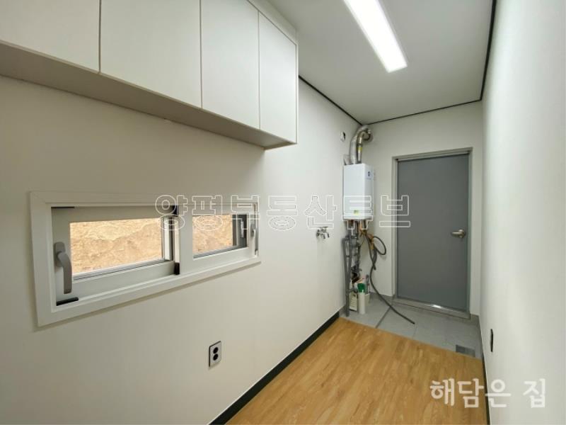 2층 시원하게 강조망되는 신축 주택! 잘 관리된 잔디마당과 교행가능한 단지 내 도로!_12