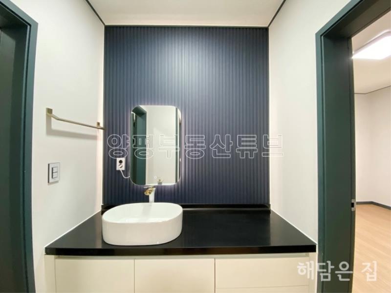 2층 시원하게 강조망되는 신축 주택! 잘 관리된 잔디마당과 교행가능한 단지 내 도로!_13